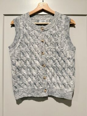 Evereve Cable Knit Button Front Sweater Vest Size Small Neutral Marbled Gray